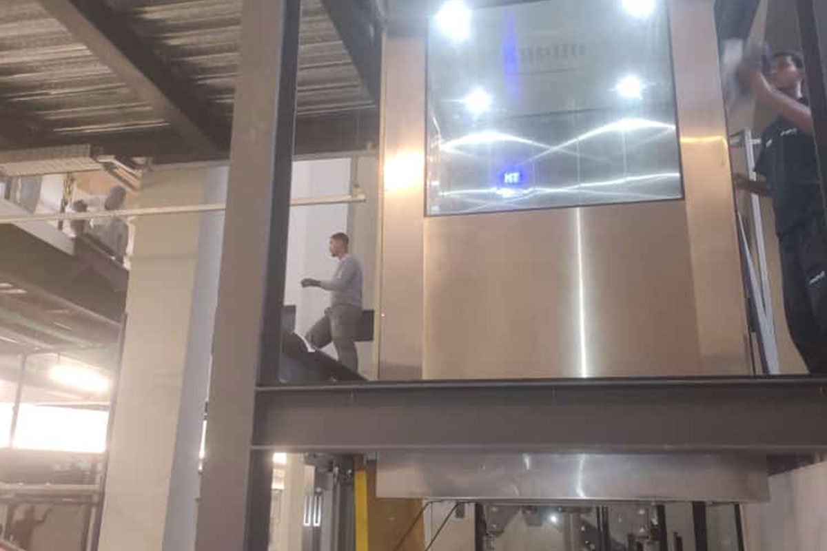como-limpar-elevador-de-inox